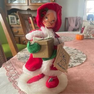 Annalee Red and White Santa with Gift Box